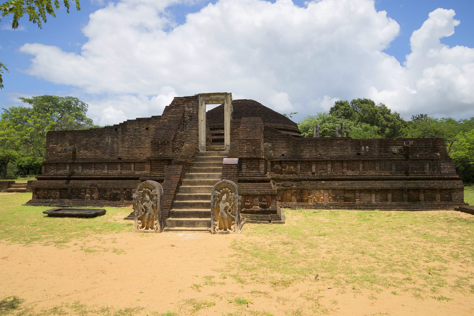on-the-ruins-of-the-ancient-temple-of-manik-vehera-2025-10-06-23-49-43-utc